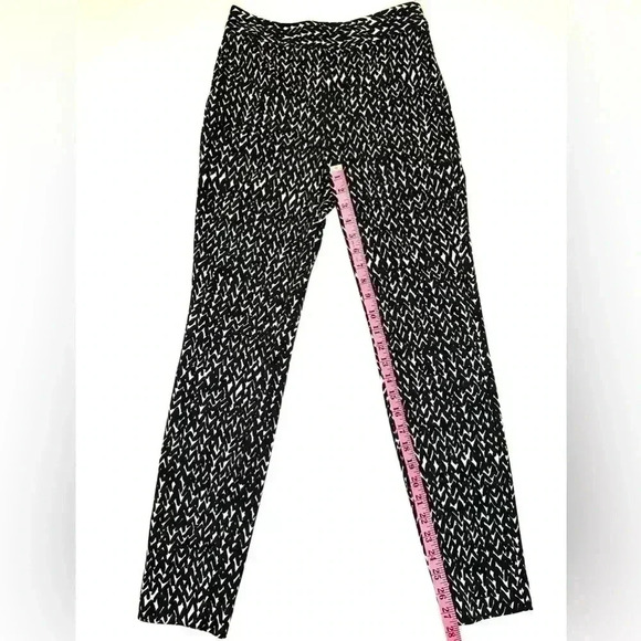 Express Womens Columnist Trouser - Size 0R Black and white abstract print - Picture 3 of 7